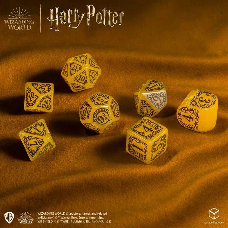 Q Workshop Harry Potter. Hufflepuff Modern Dice Kauliukų Rinkinys (Geltonos Sp.)