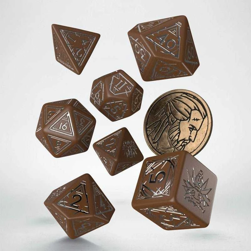 Q Workshop The Witcher kauliukų rinkinys. Geraltas – Roach kompanionas