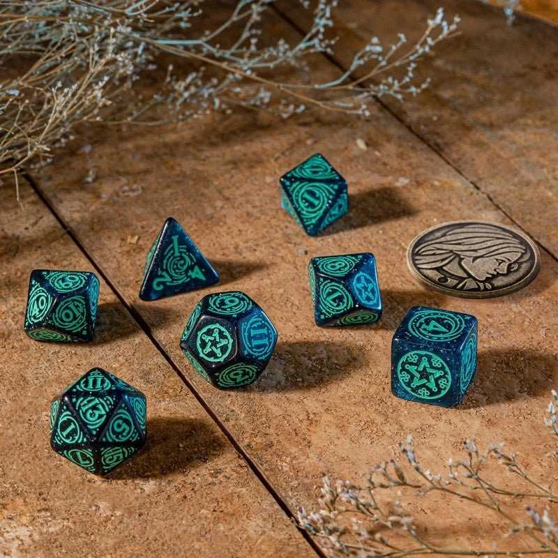 Dėlionė Q Workshop The Witcher Yennefer Kauliukų Rinkinys Tamsiai Mėlynos Ir Turkio Spalvos