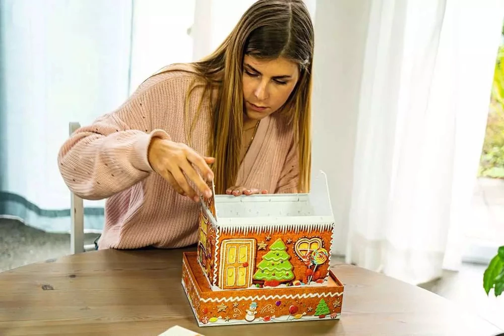 Ravensburger 3D dėlionė „Imbierinis namelis“ su šviesa, 257 det., nuo 8 m.