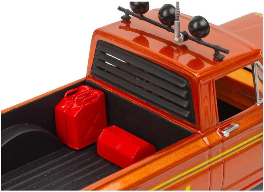 Revell '79 Jeep J-10 pikapas su kemperiu 1/24 surenkamas modelis