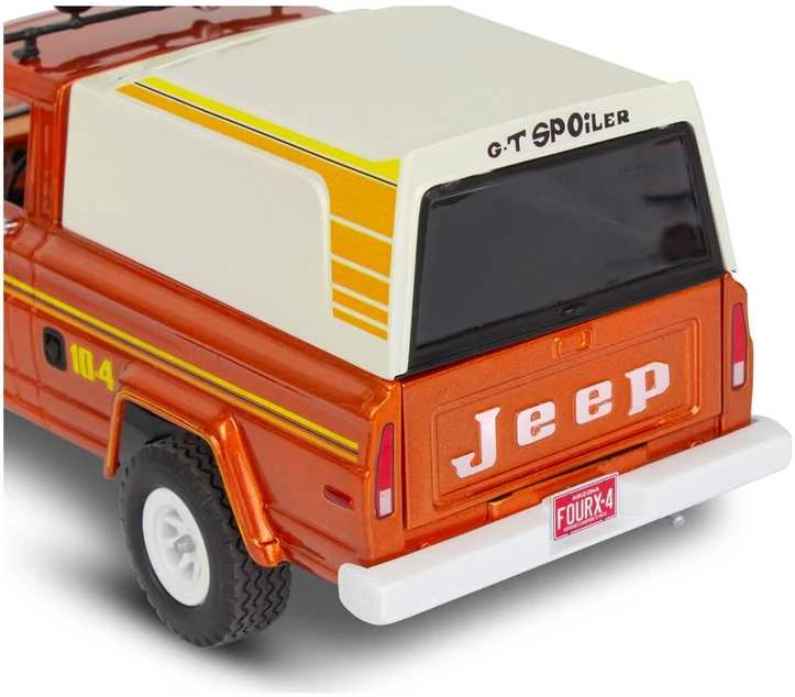 Revell '79 Jeep J-10 pikapas su kemperiu 1/24 surenkamas modelis