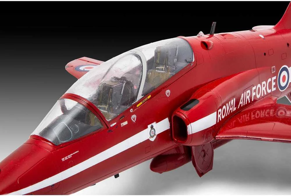 Revell BAe Hawk T.1A Raudona Arrows RAF 1/32 plastikinis modelis