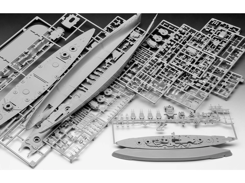 Revell Bismarck mūšinio laivo dovanų rinkinys 1:700 & 1:1200 su dažais