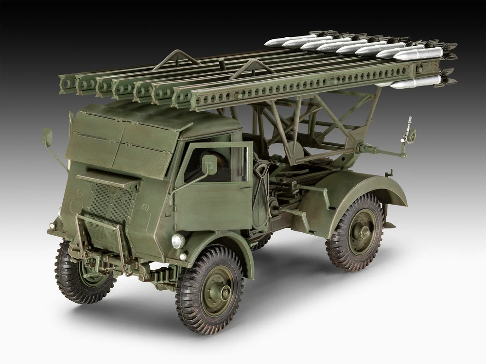 Revell BM-13-16 Fordson WOT8 1/35 plastikinis surinkimo rinkinys