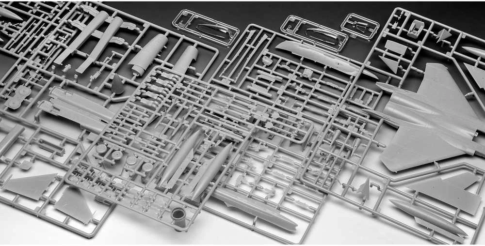 Revell F-15E Strike Eagle 1/72 plastikinis lėktuvo modelis