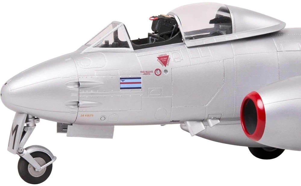 Revell Gloster Meteor F.8 1:32 plastikinis lėktuvo surenkamas modelis 42,2 cm