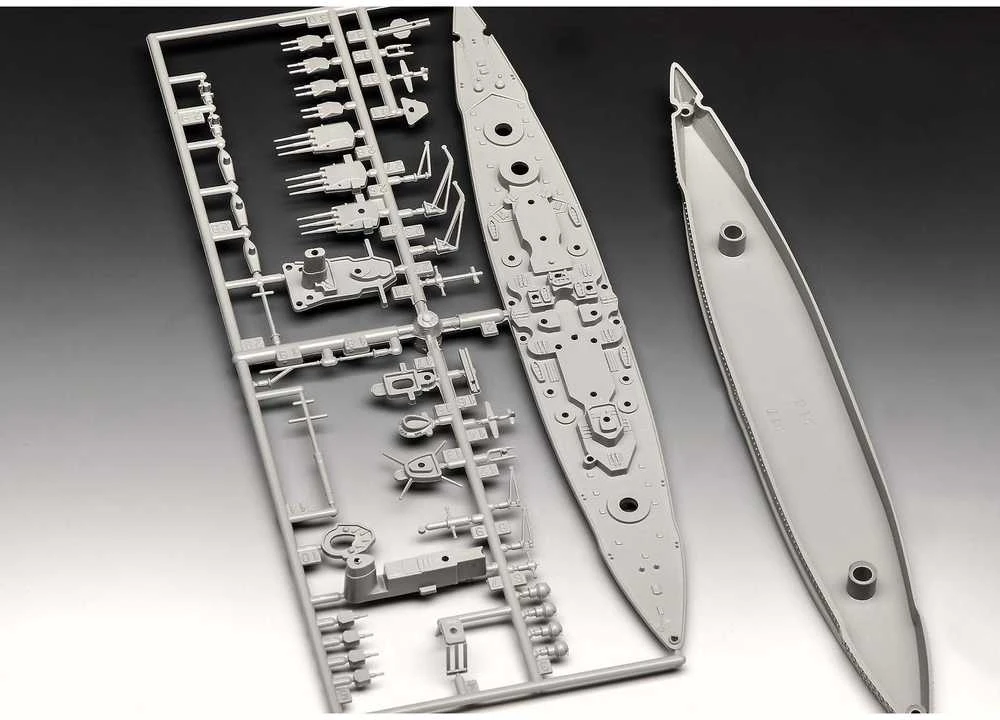 Revell Gneisenau karo laivo modelis 1:1200 dovanų rinkinys