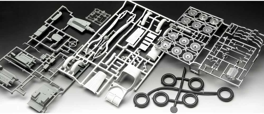 Revell Mercedes-Benz SSKL mastelis 1:32 plastikinis surinkimo rinkinys (07737)