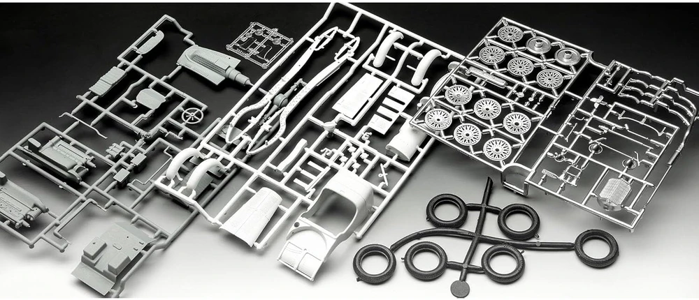 Revell Mercedes-Benz SSKL surenkamo modelio dovanų rinkinys 1/32 su dažais ir klijais