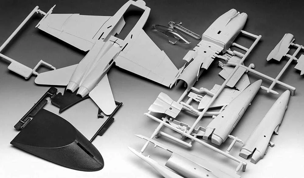 Revell Model Set F/A-18 Hornet "Top Gun" - PLASTIKINIS modeliavimo rinkinys