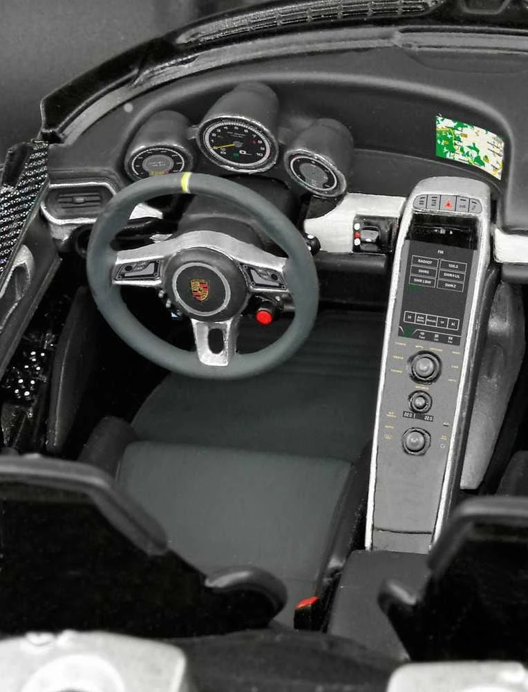 Revell Porsche 918 Spyder 1:24 plastikinis surinkimo rinkinys