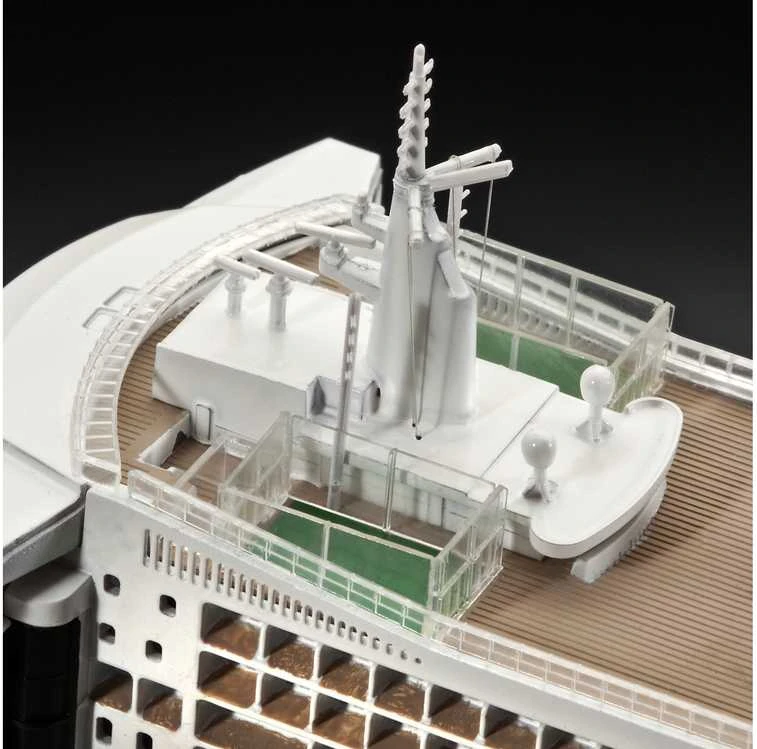 Revell Queen Mary 2 laivo modelis 1:700, plastikinis surinkamas, 49,4 cm