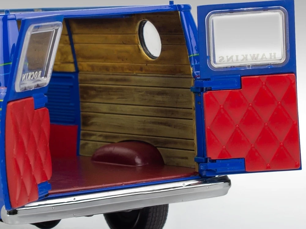Revell Stranger Things GMC Squawk Van 1/25 surenkamas modelis rinkinys