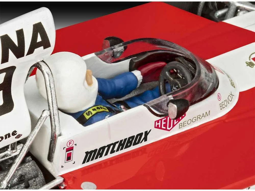 Revell Surtees TS16/03 F1 bolidas 1:32 plastikinis surinkimo rinkinys