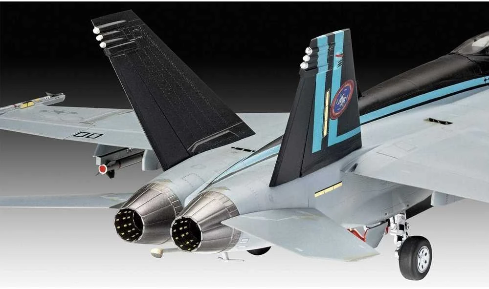Klijavimo modelis Revell Maverick's F/A-18E, baltas