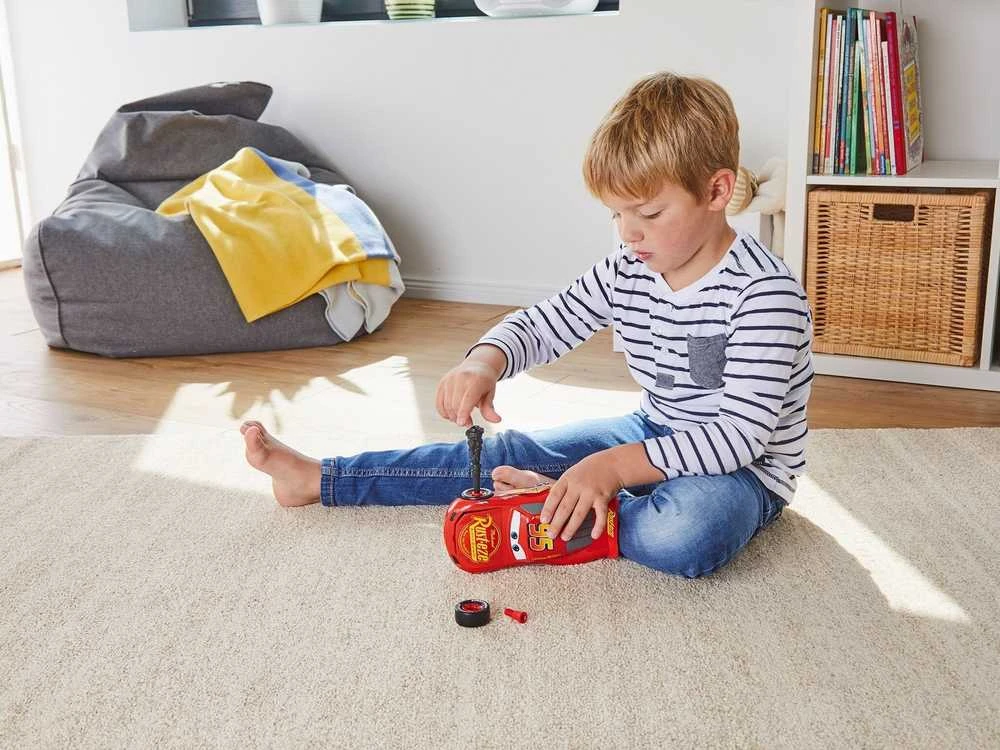 Revell Žaibas Makvynas Disney Cars, šviesos ir garsas, 1:20 surinkimo modelis