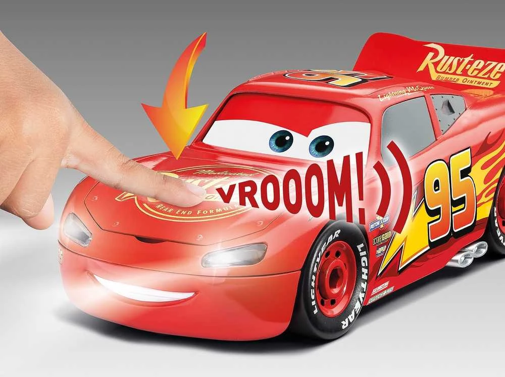 Revell Žaibas Makvynas Disney Cars, šviesos ir garsas, 1:20 surinkimo modelis