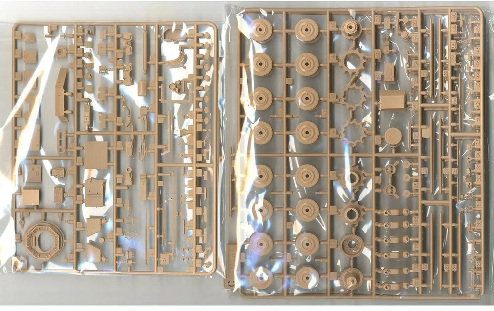 RFM M1A2 SEP V2 Abrams JAV pagrindinis kovos tankas 1/35 plastikinis modelis