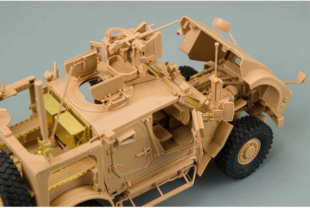 RFM Rye Field Oshkosh M-ATV MRAP 1/48 plastikinis surenkamas modelis