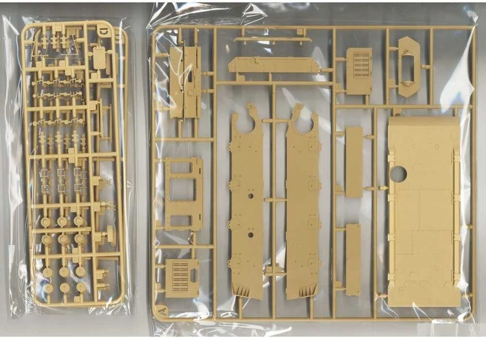 RFM Rye Field Pz.Kpfw. IV J su Panther F bokšteliu 1/35 plastikinis modelis