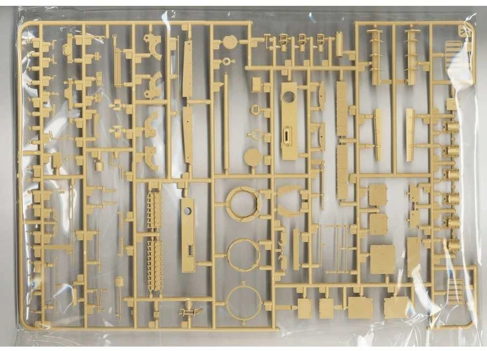 RFM Rye Field Pz.Kpfw. IV J su Panther F bokšteliu 1/35 plastikinis modelis