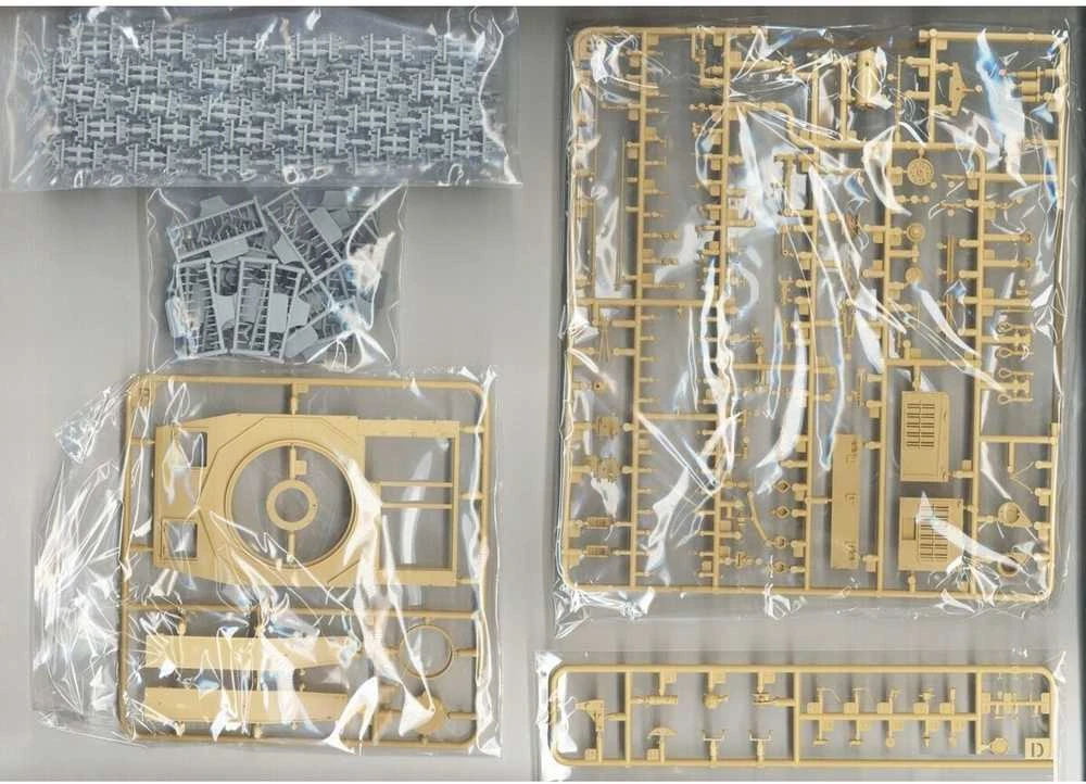RFM Rye Field Pz.Kpfw. IV J su Panther F bokšteliu 1/35 plastikinis modelis