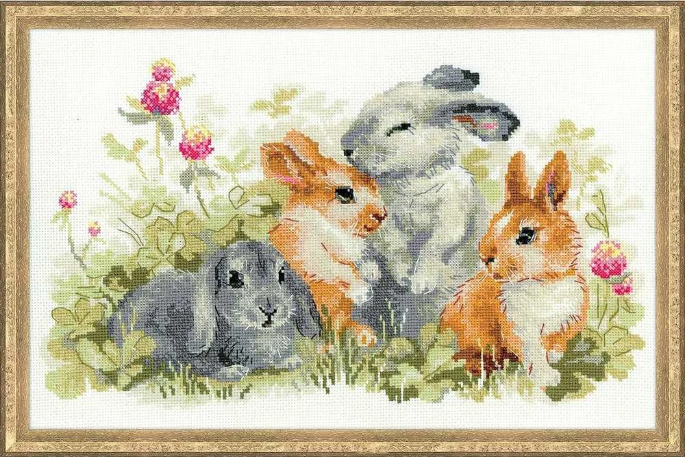 RIOLIS - Create It Yourself - Siuvinėjimo rinkinys „Juokingi triušiai“ 1416 (40x25 cm)
