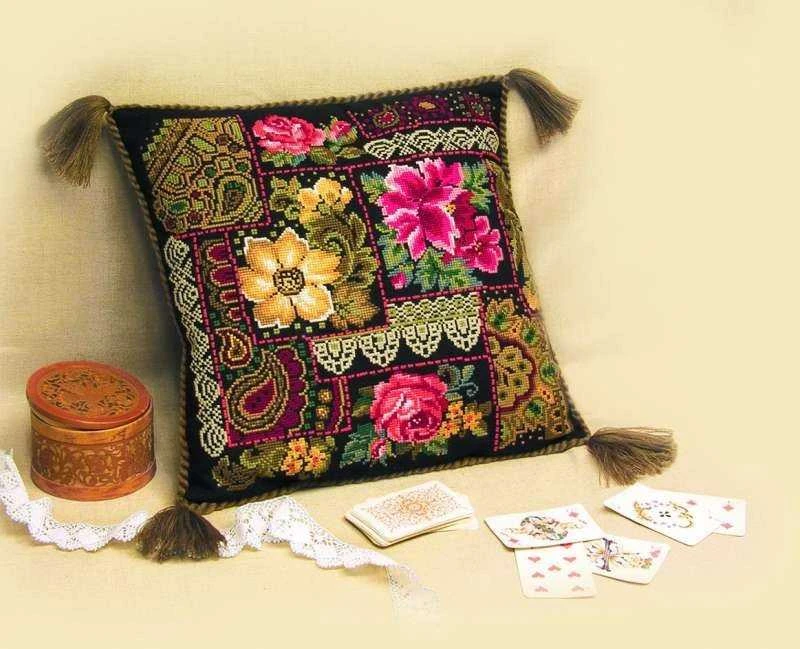 RIOLIS - Create It Yourself - Siuvinėjimo rinkinys „Pagalvė su gėlėmis“ 761 (40x40 cm)