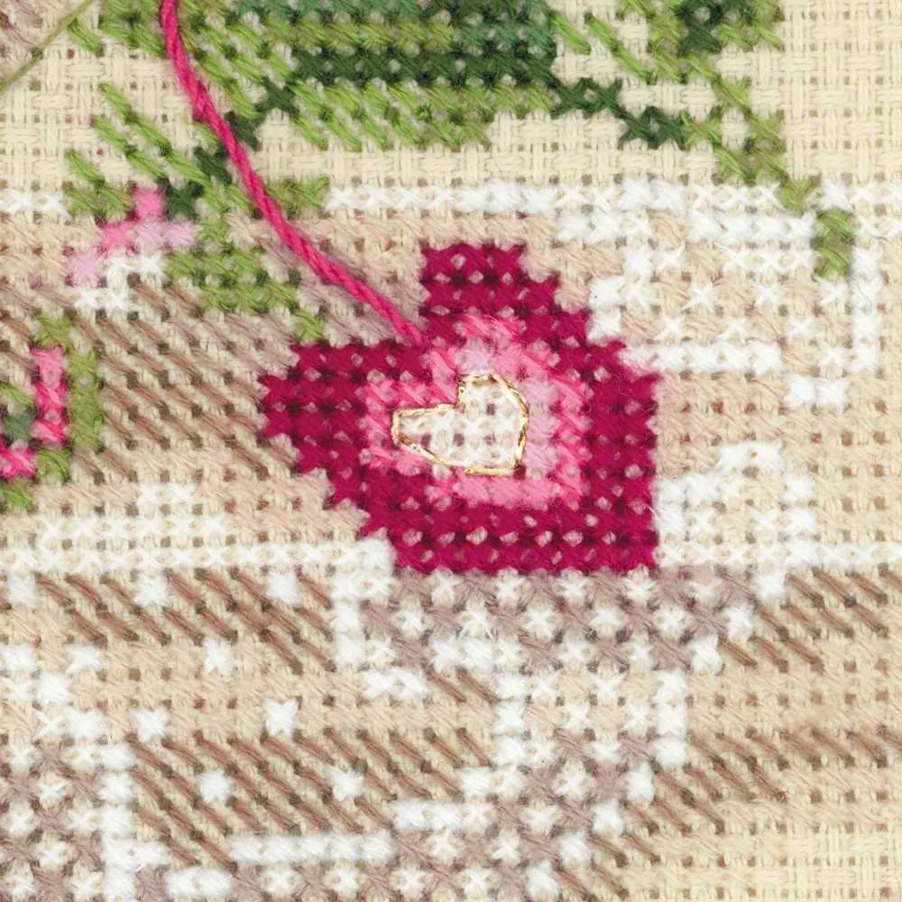 RIOLIS – Create It Yourself – Siuvinėjimo rinkinys „Aviečių arbata“ 1476 (20x20 cm)