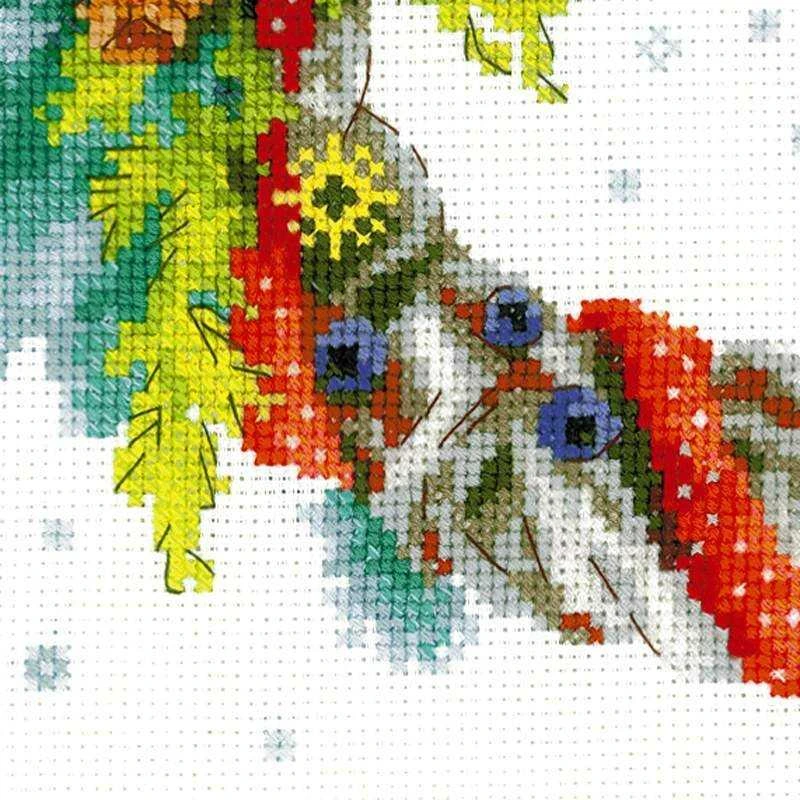 RIOLIS – Create It Yourself – Siuvinėjimo rinkinys „Vainikas su eglišakėm“ 1603 (30x30 cm)