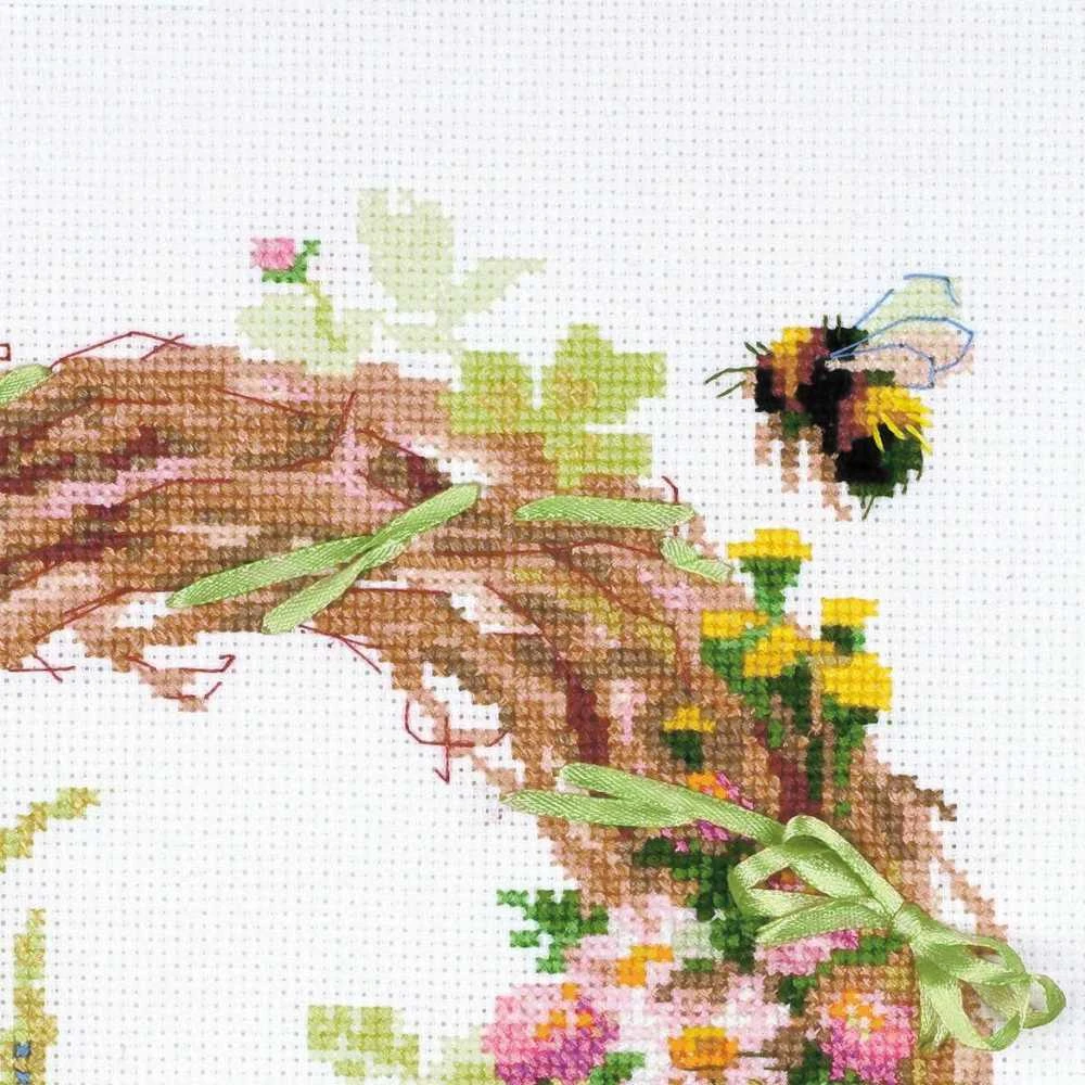 RIOLIS - Create It Yourself - Siuvinėjimo rinkinys „Vainikas su ugniažole“ 1456 (30x30 cm)