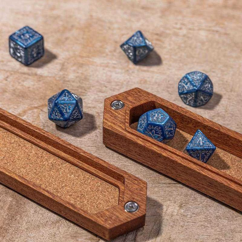 RPG Priedai - Q-Workshop RPG Kauliukų Dėžutė Sapeli Medis Magnetinis Uždarymas