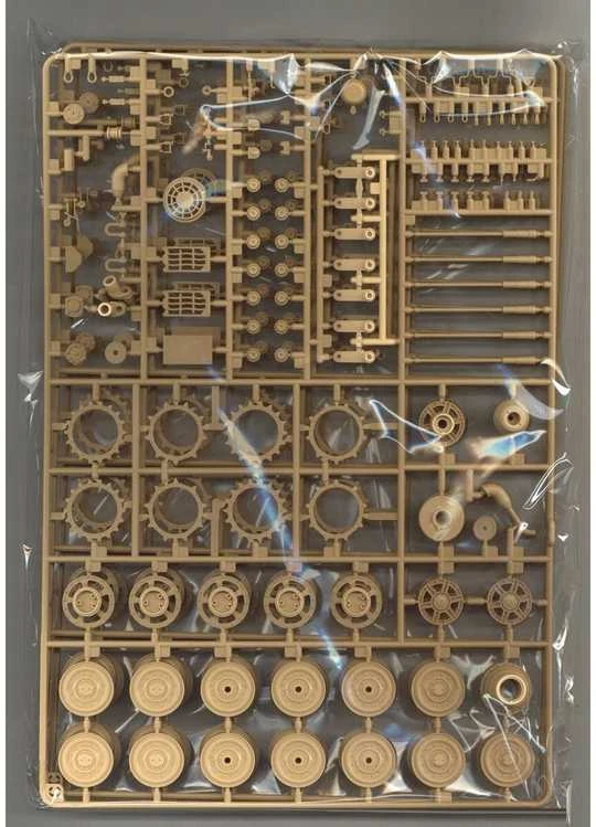 Rye Field Model 1/35 King Tiger Sd.Kfz.182 Ardenai 1944, patobulinta (RFM-5138)