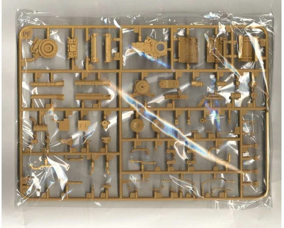 Rye Field Model Tiger I 1/35 modelis, pilnas interjeras, 4 viename (RFM-5141)