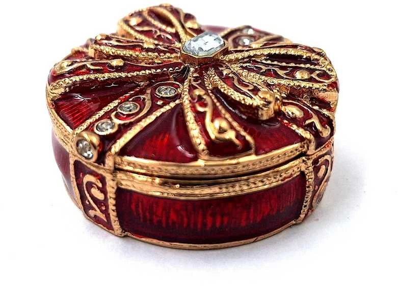 SIAM FASHION JEWELRY CO., LTD. Metalinė papuošalų dėžutė su kristalais, raudona–aukso elegantiška dovana jai