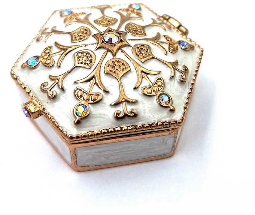 SIAM FASHION JEWELRY CO., LTD. Prabangi mini balta–aukso metalinė papuošalų dėžutė su kristalais – dovana