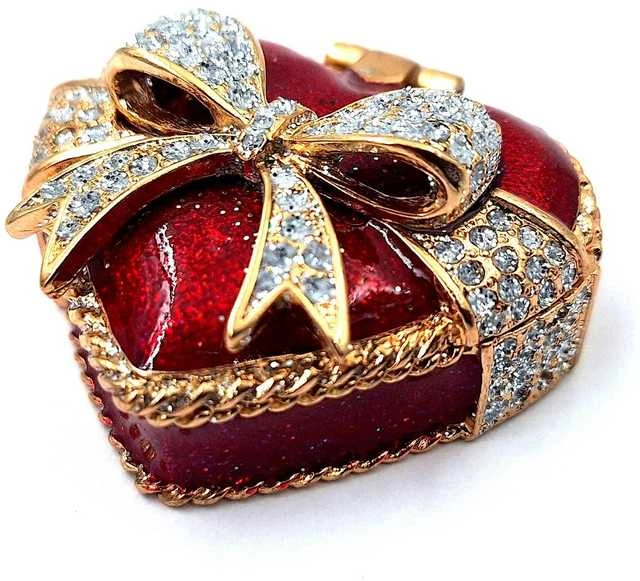 SIAM FASHION JEWELRY CO., LTD. Metalinė širdelės papuošalų dėžutė su kristalais – romantiška dovana