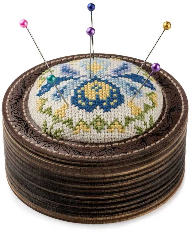 Siuvinėjimo adatinės rinkinys „Vilkdalgiai“ – Wonderland Crafts