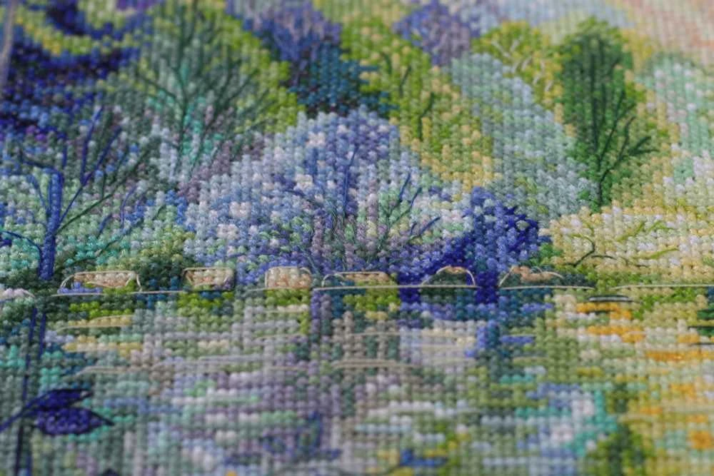 Abris Art Siuvinėjimo kryželiu rinkinys Aušra virš upės, 28x38 cm, 14 ct, 56 spalvų