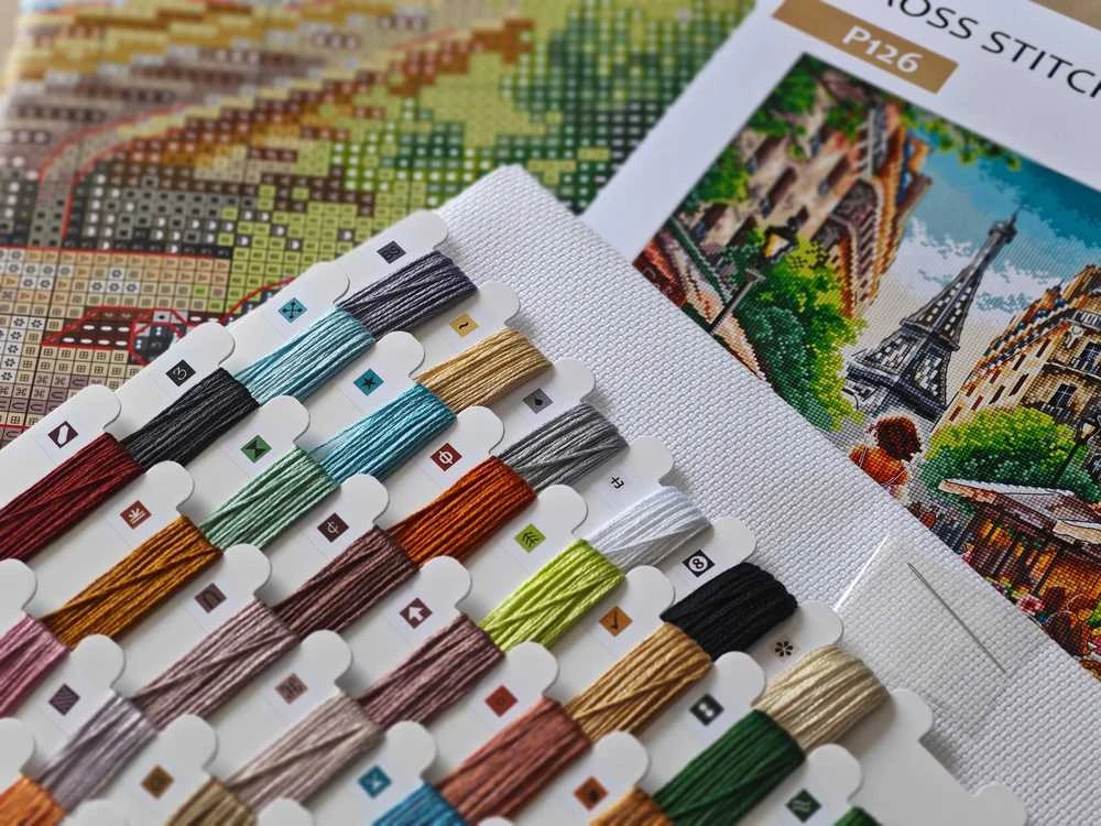 Siuvinėjimo kryželiu rinkinys „From Paris With Love“ AVA Stitch