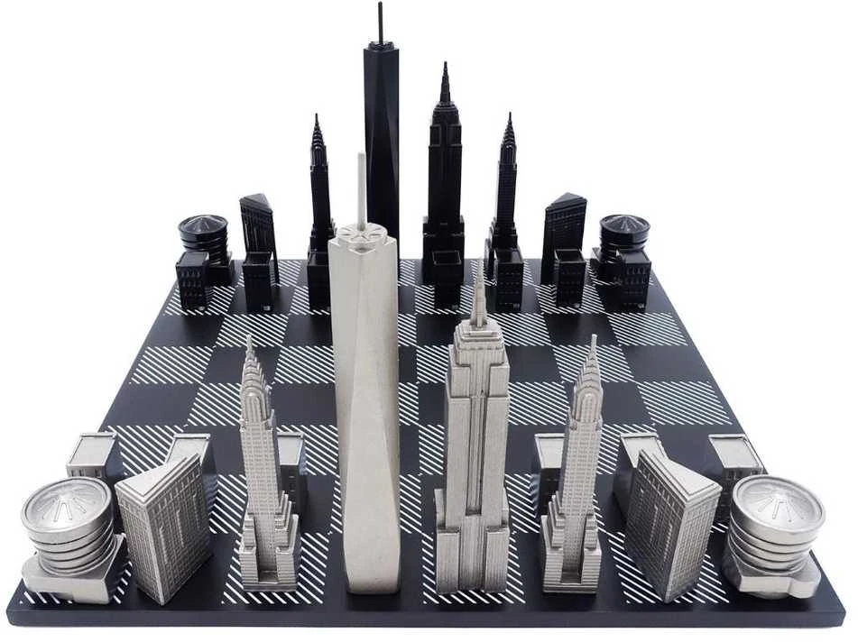 Skyline Chess Prabangus Niujorko „Skyline“ šachmatų rinkinys, nerūdijančio plieno figūros