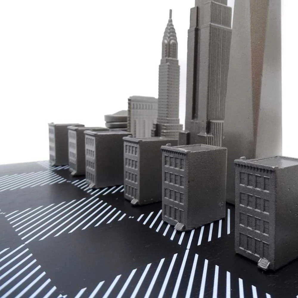 Skyline Chess Prabangus Niujorko „Skyline“ šachmatų rinkinys, nerūdijančio plieno figūros