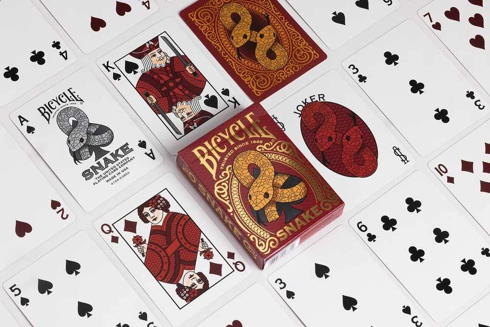 Bicycle Snake žaidimo kortos – kolekcinė raudona/auksinė kaladė pokeriui