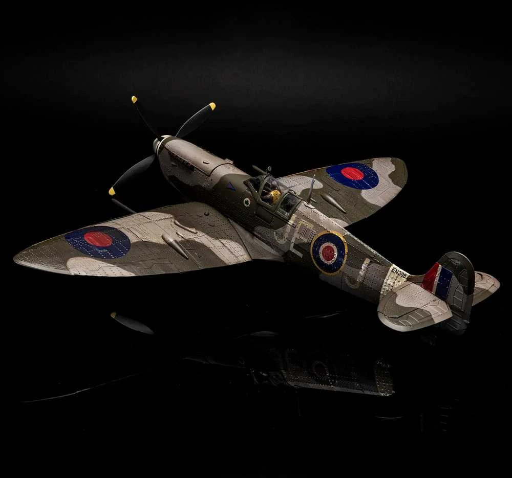 Supermarine Spitfire Mk IXc EN398 – 1:24 kolekcinis PREMIUM lėktuvo modelis (OcCre)