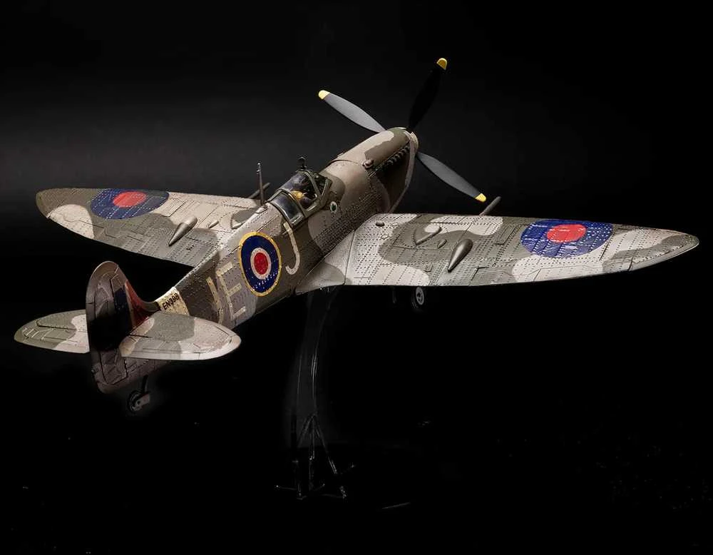 Supermarine Spitfire Mk IXc EN398 – 1:24 kolekcinis PREMIUM lėktuvo modelis (OcCre)