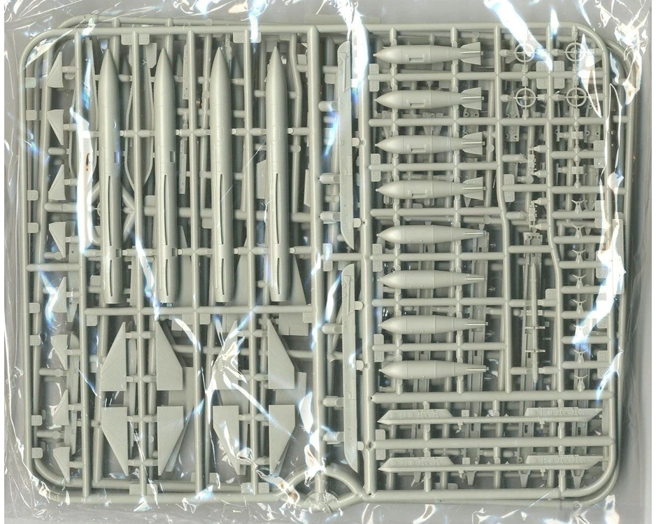 Surenkamas lėktuvo modelis MiG-25PU Foxbat-C 1/48 Kitty Hawk 80136