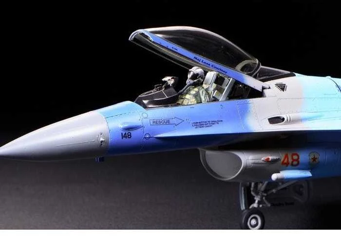 Tamiya F-16C/N Aggressor 1/48 plastikinis lėktuvo modelis