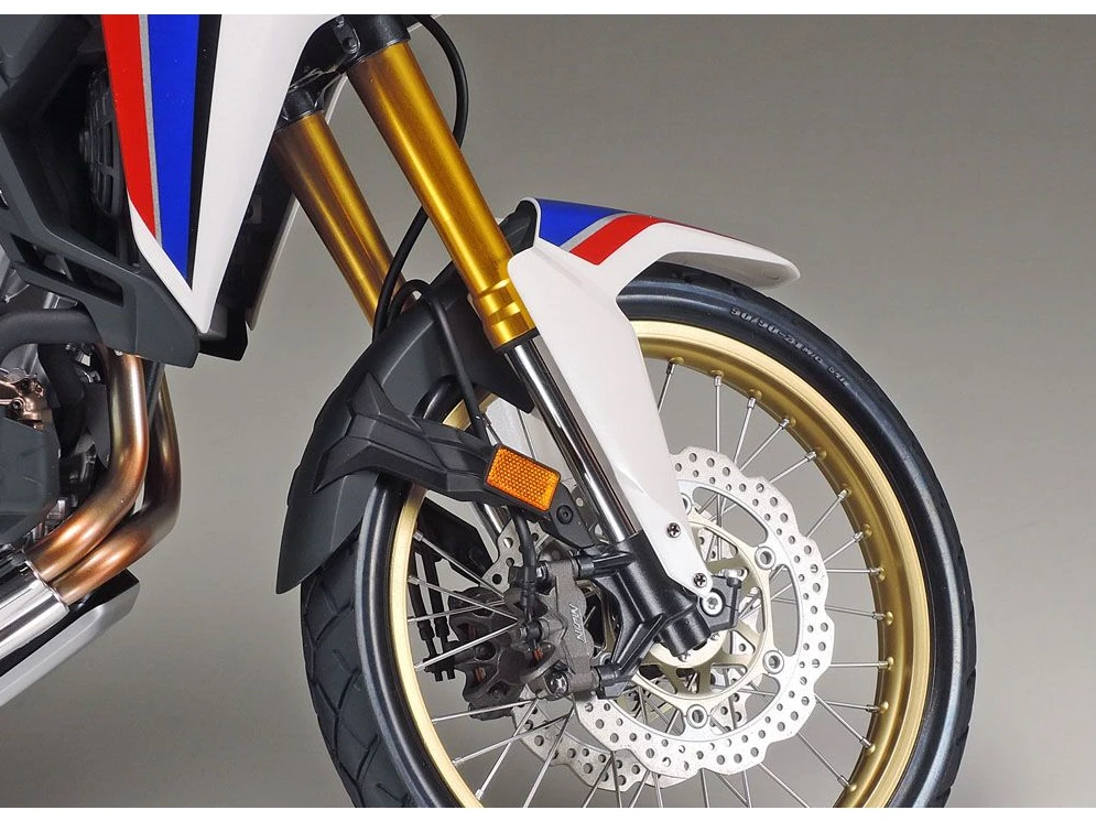 Tamiya Honda CRF1000L Africa Twin Enduro 1/6 surenkamas modelis 16042