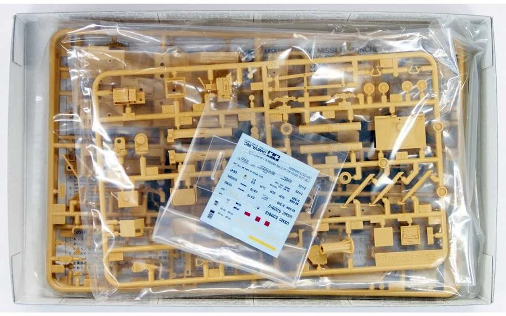 Tamiya M151A2 su TOW (M220) raketų paleidėju, 1/35 plastikinis rinkinys